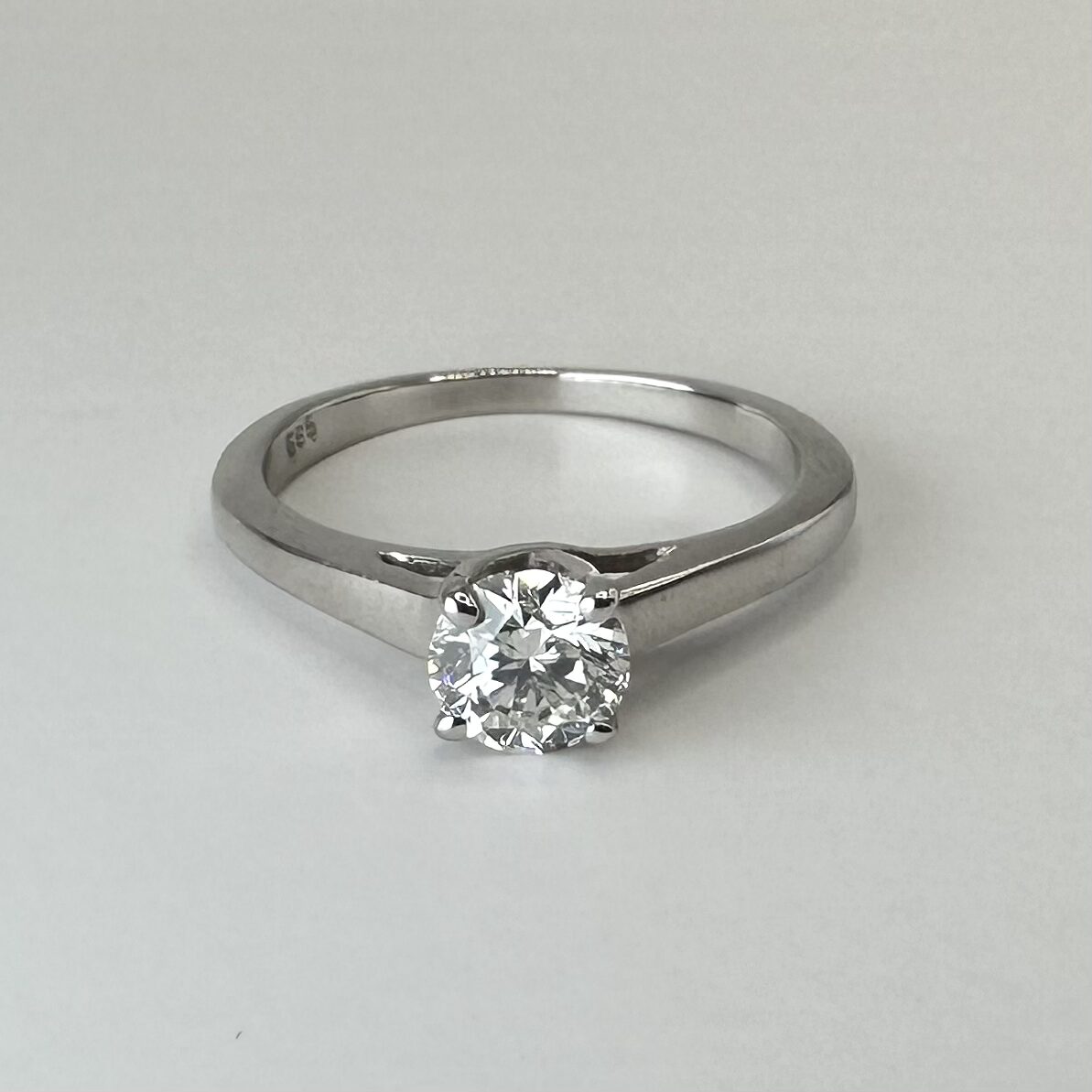 Pierścionek Zaręczynowy z Diamentem, Białe złoto